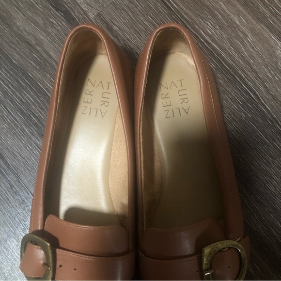 Naturalizer Tan Brown Loafer Flats with Gold Buckle, Size 7.5 M - Picture 3 of 6